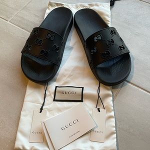 Men’s Gucci Rubber GG Slide Sandal